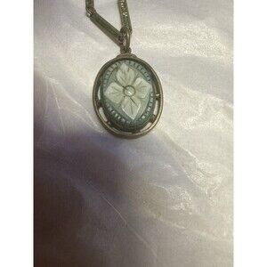 Vintage Cameo Pendant Necklace Floral Design
